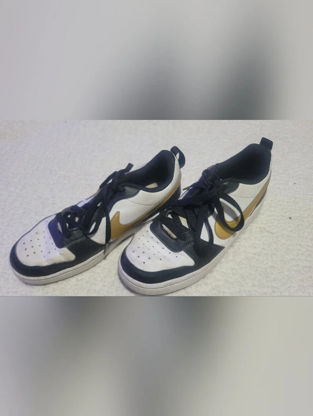 Nike Kids Sneakers White Black Gold